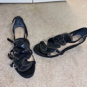 Black floral strap sandals